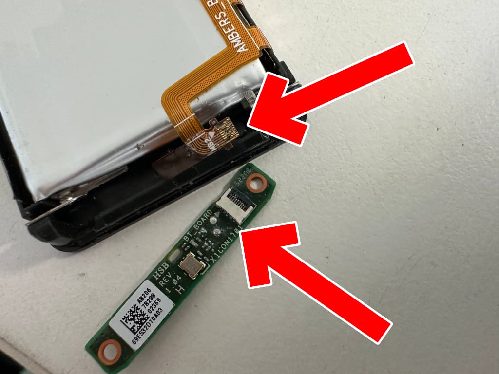 サブ基盤の接点が腐食している水濡れ後のNW-S315