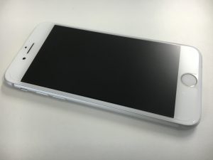 画面交換修理後のiPhone8