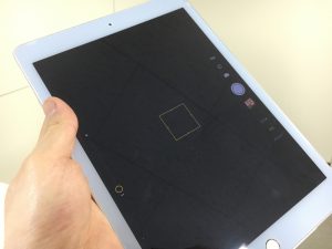 カメラを起動しても真っ暗で写真撮影ができないiPadAir2