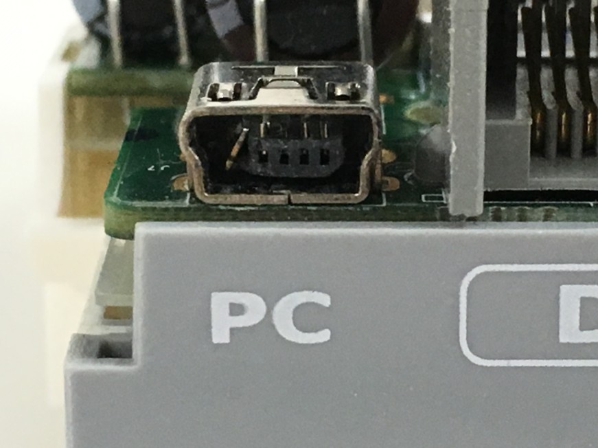 mini-USBが破損してパソコンに接続できないレゴマインドストームEV3