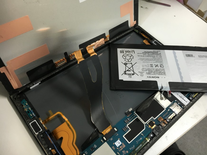 Xperiaz4tablet So 05g のバッテリー交換修理費用が10800円 充電持ち
