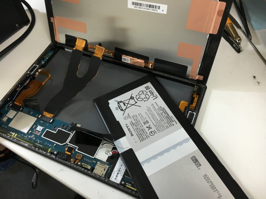 電池交換後の充電持ちが改善したXperia Z4 Tablet(SO-05G)