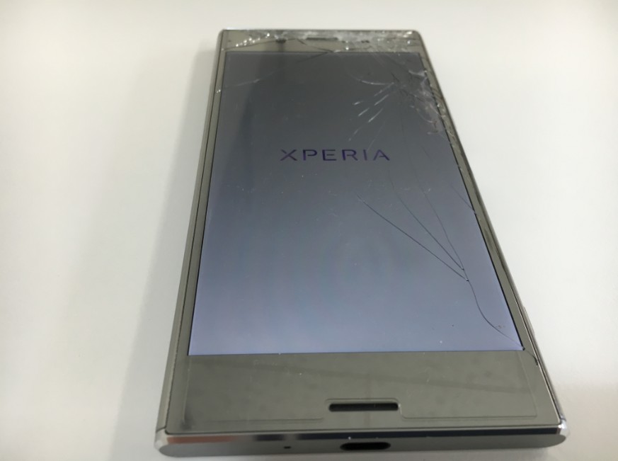 表面ガラスが割れているXperia XZ Premium(SO-04J)