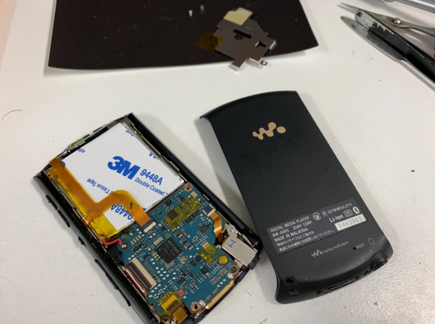 内蔵バッテリー交換修理途中のNW-A865