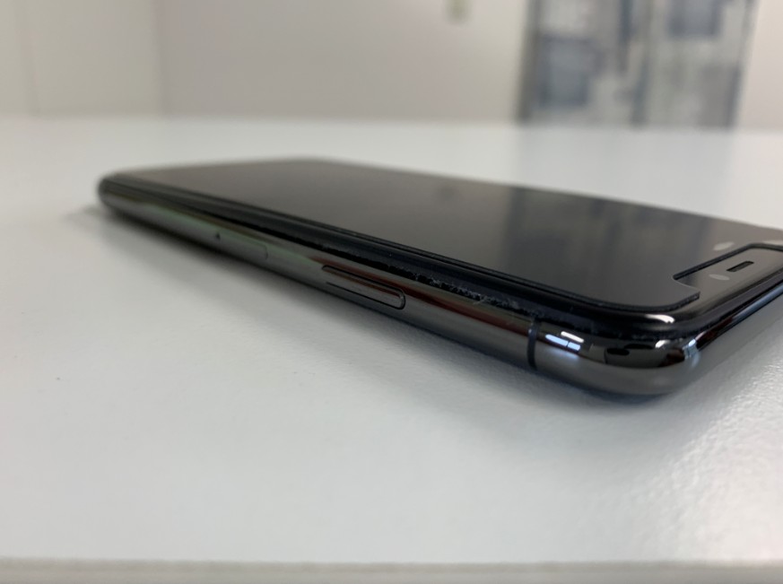 バッテリー膨張でハマグリ化したiPhoneX