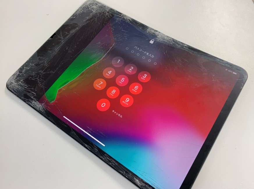 iPad Pro11(モデル番号:A1876/A1980)のガラス割れ＆液晶破損でボロボロ 