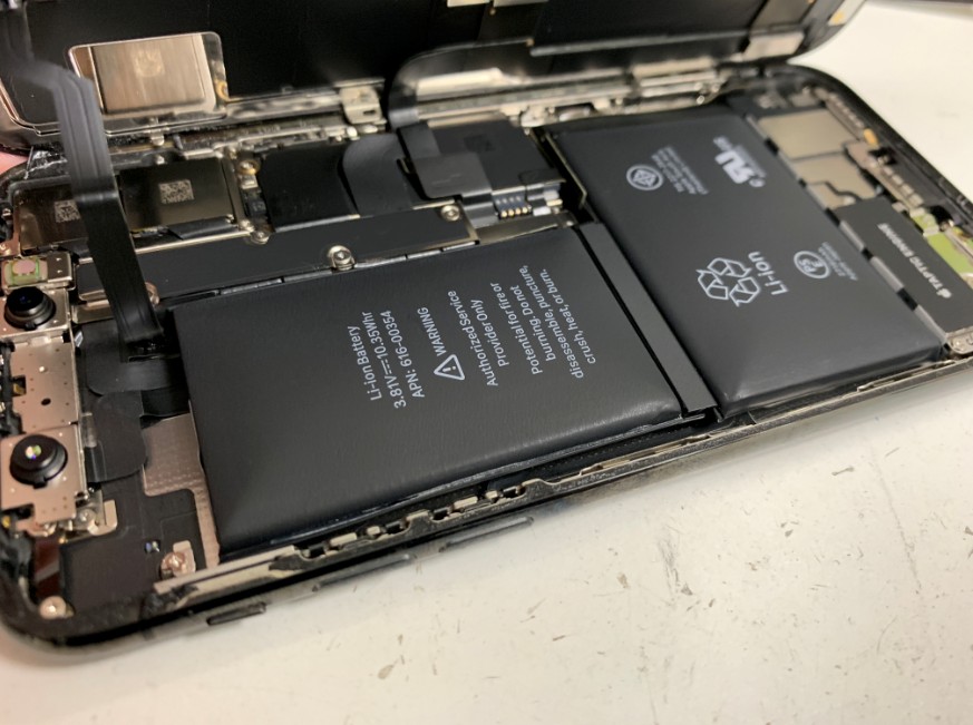 内蔵バッテリーがパンパンに膨らんだiPhoneX