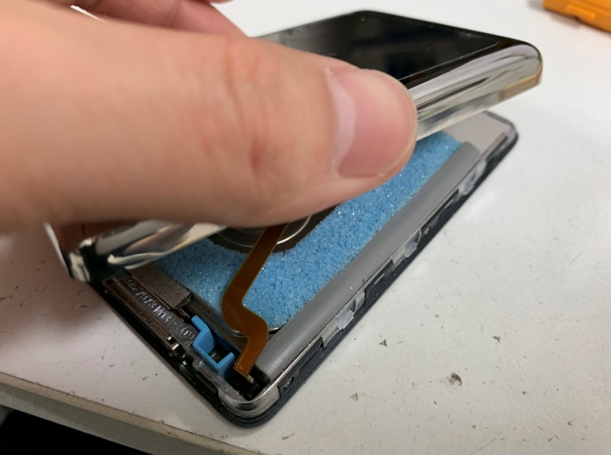 バッテリーケーブルを抜く前のiPod classic 160GB
