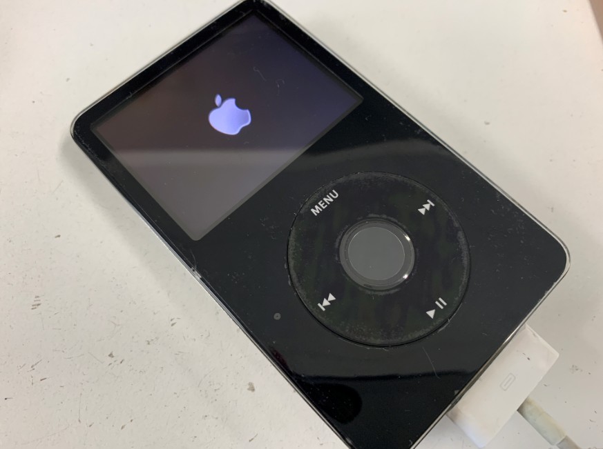 リンゴマークから進まないiPod classic 第5世代