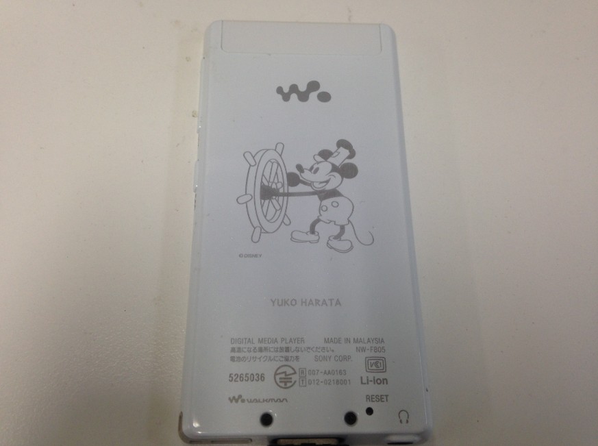 背面にディズニーキャラクターが印刷されているwalkman NW-F805