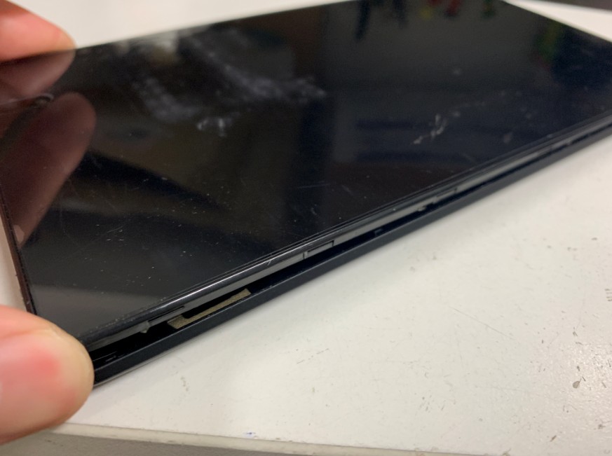 背面パネルを浮かせたNexus7