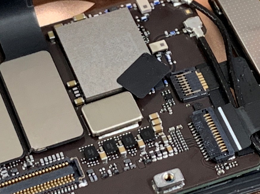 基板修理途中のiPad第6世代
