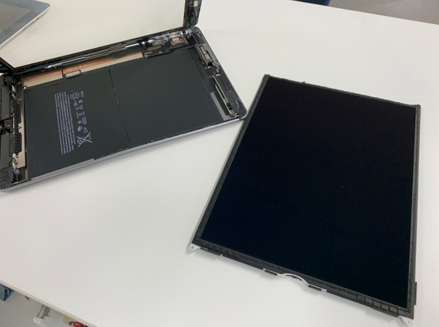 液晶を取り出したiPad第5世代