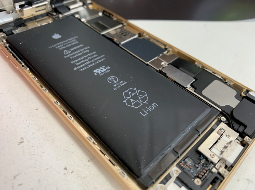 バッテリーがパンパンに膨らんだiPhone6Plus