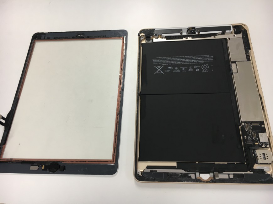 画面を剥がした乾燥中のiPad 第6世代