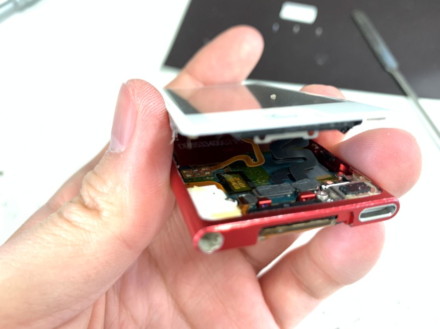 画面パーツを浮かせたiPod nano 第7世代