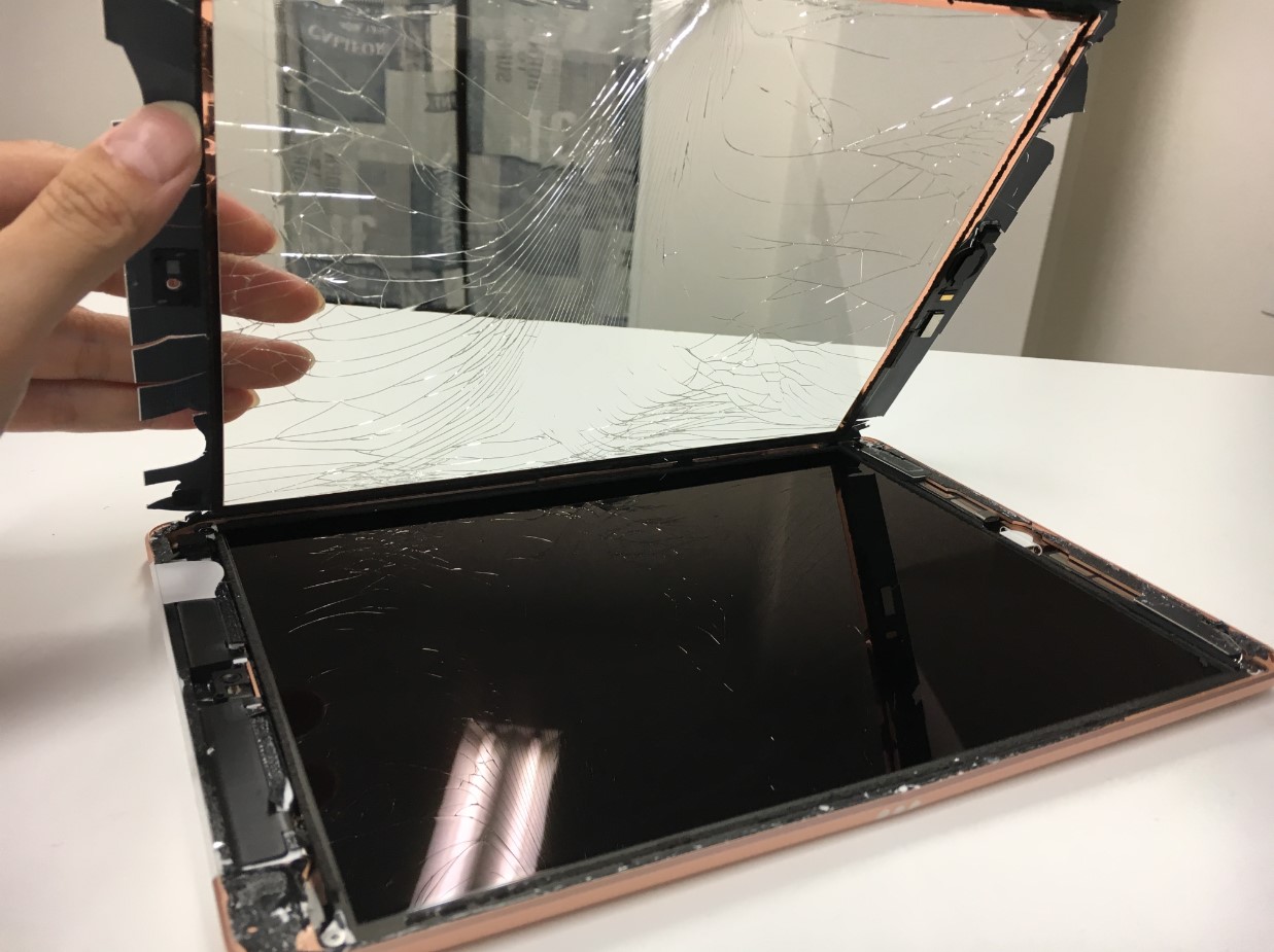 ガラスを剥がしたiPad第7世代