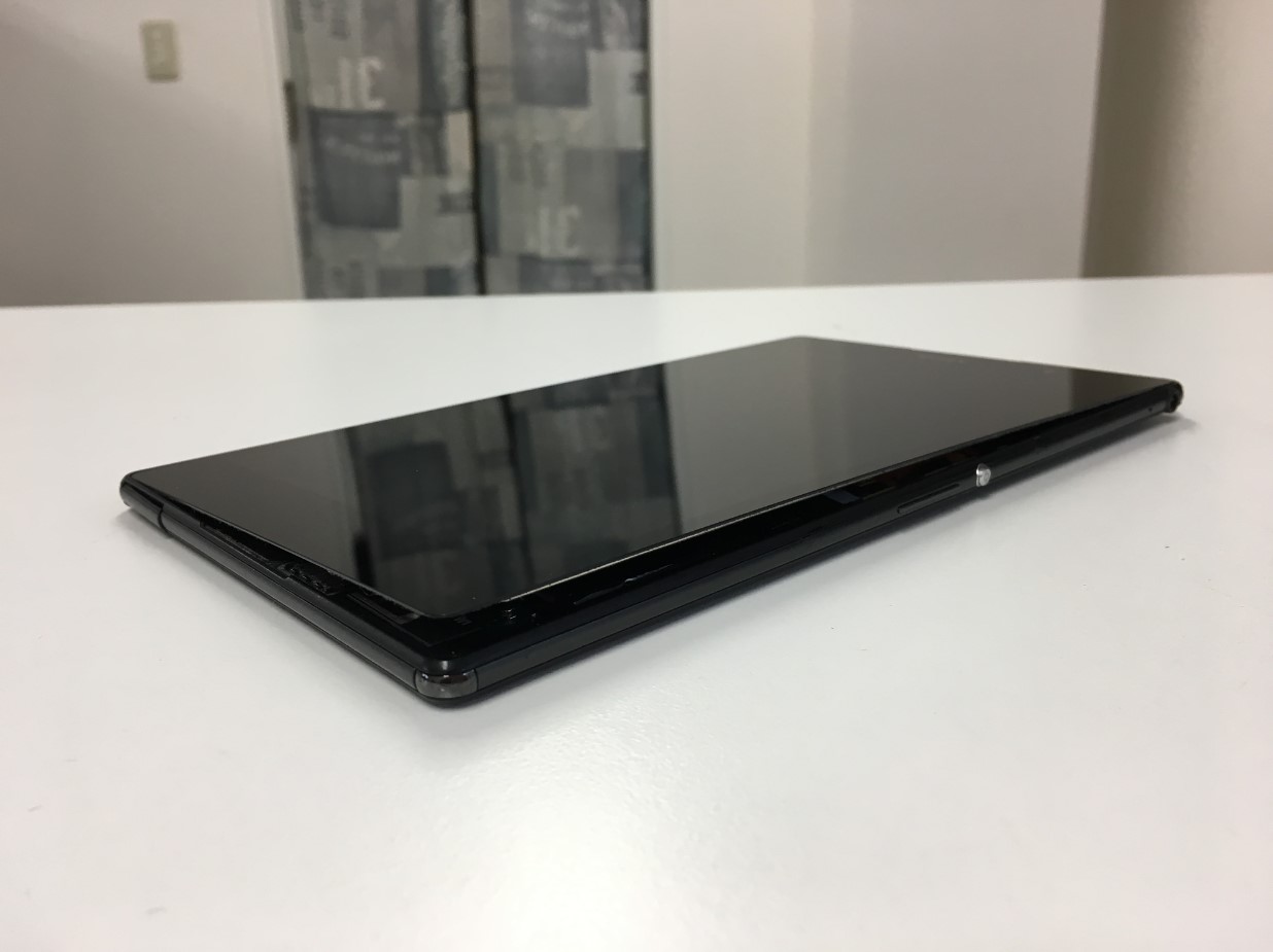 バッテリー劣化により画面が浮いたXperia Z3 Tablet Compact