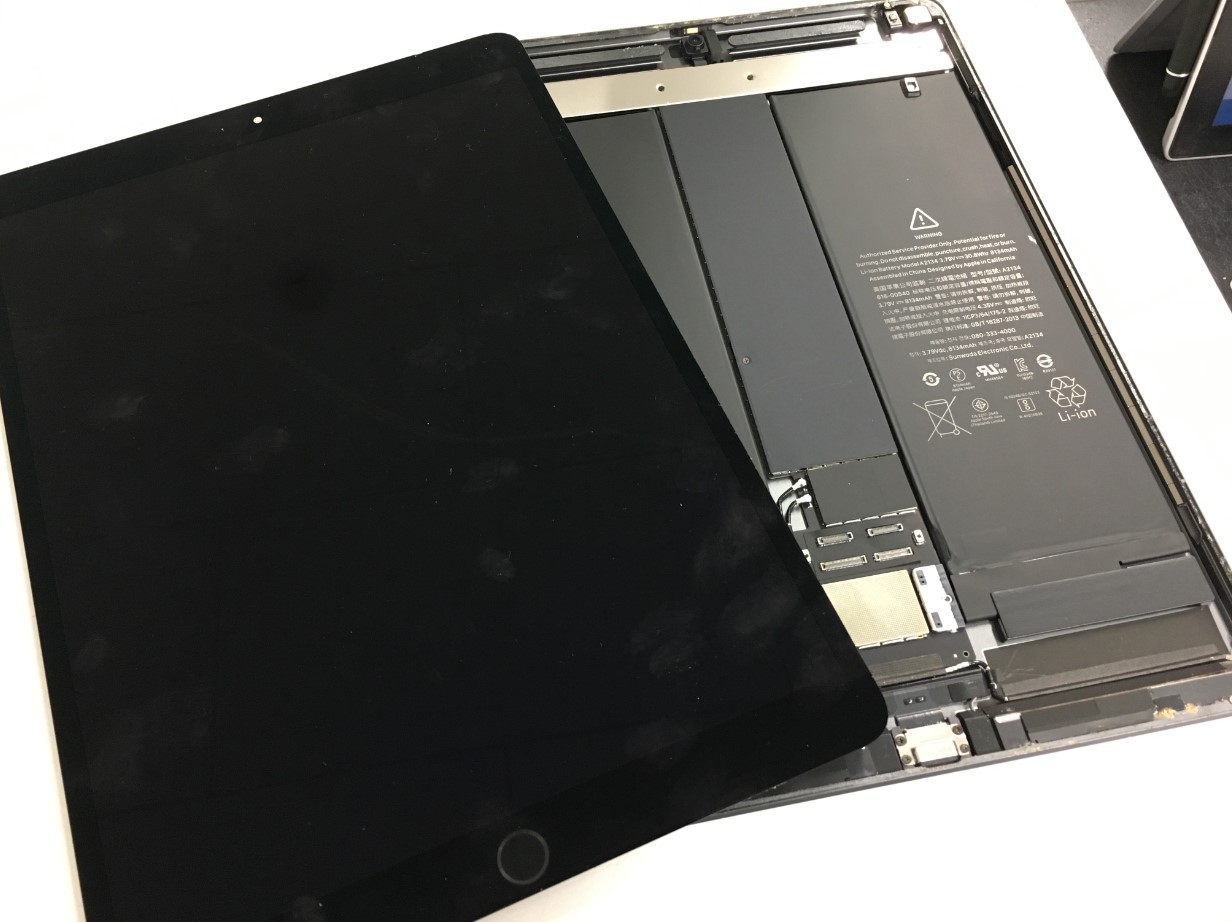 iPad Air 第3世代画面交換]修理費用29800円で操作できない液晶破損が 