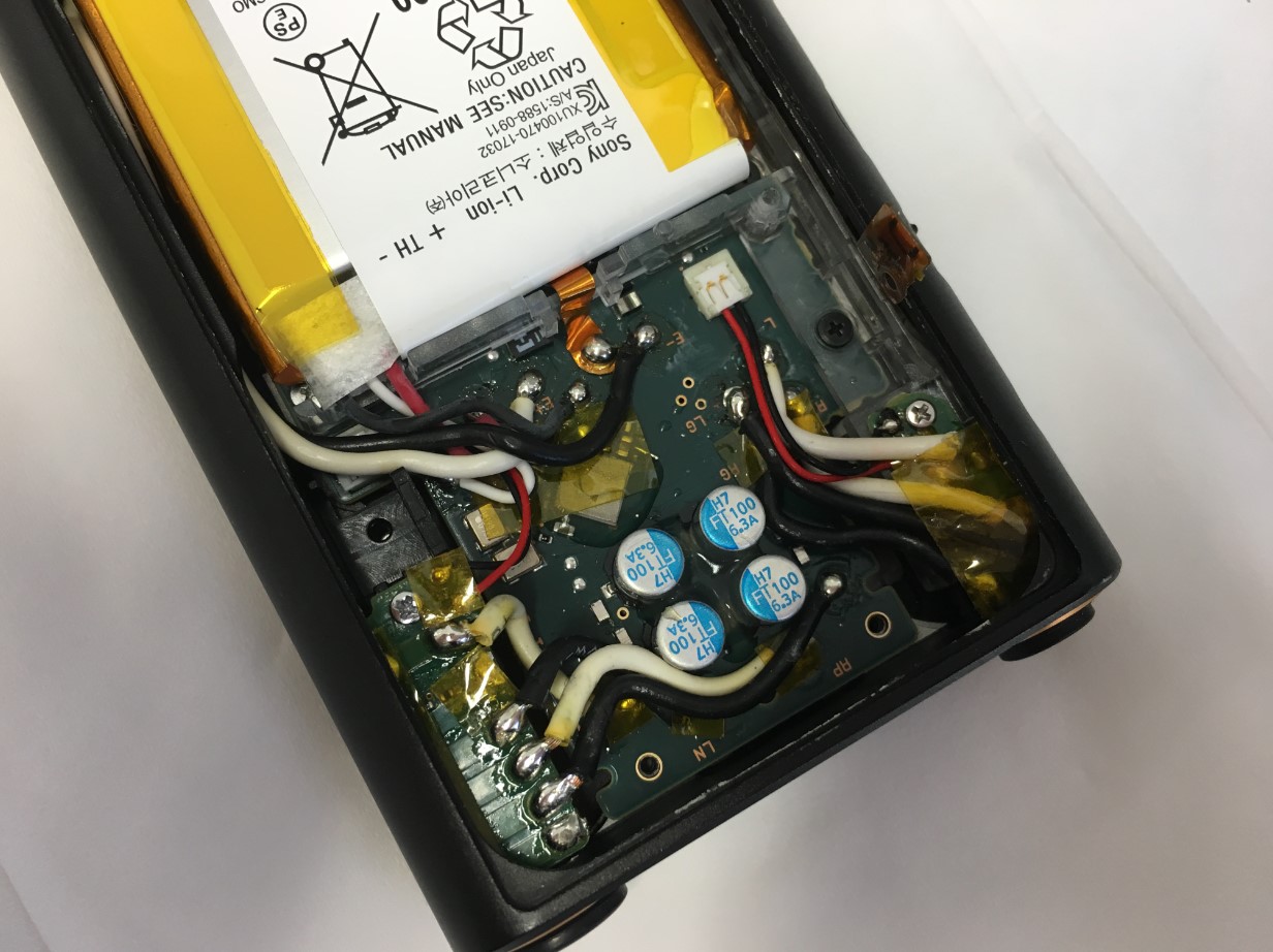WALKMAN NW-ZX300の本体内の配線は複雑