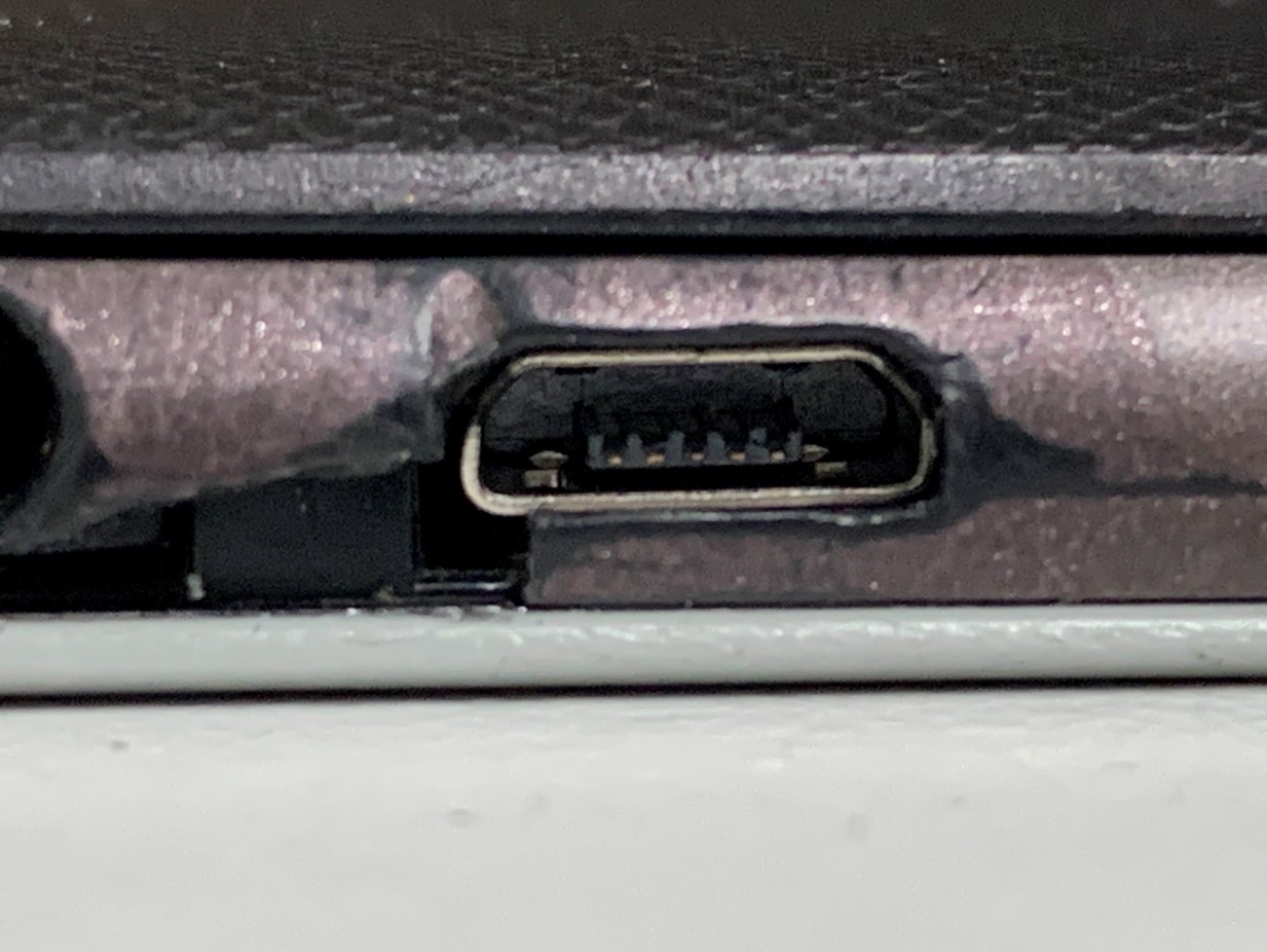潰れていた充電口が直ったZenPad 8.0(Z380M)