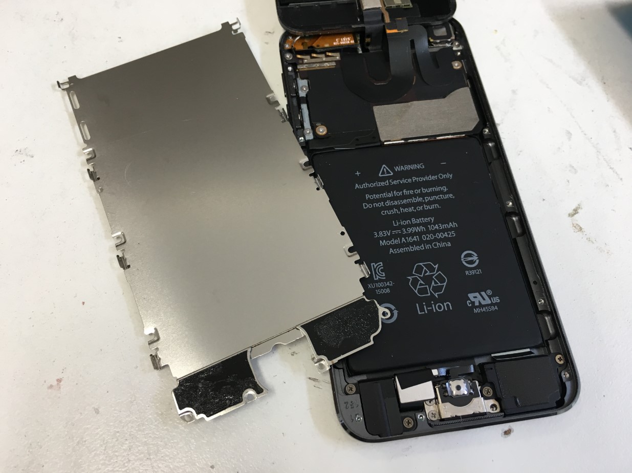 本体内部の銀板を剥がしたiPod Touch6