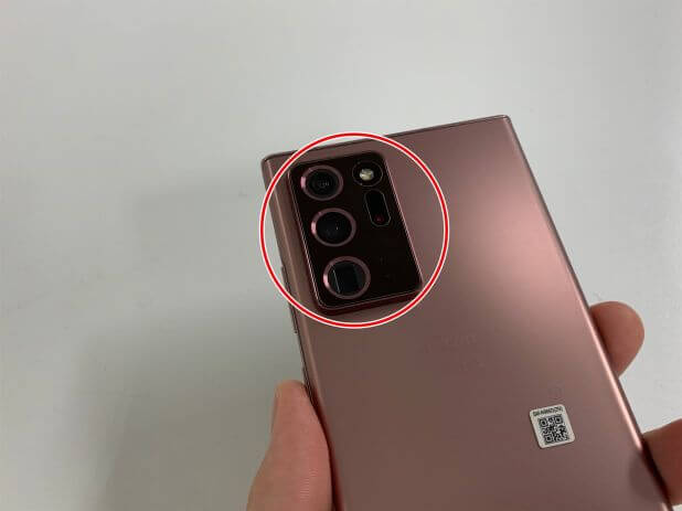 Galaxy Note20 Ultraの背面の大きなカメラ