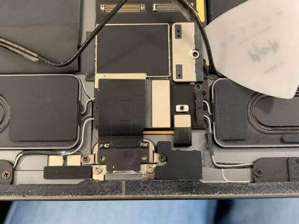 本体下部のコネクタ類を全て付け直したiPad Pro11 第1世代