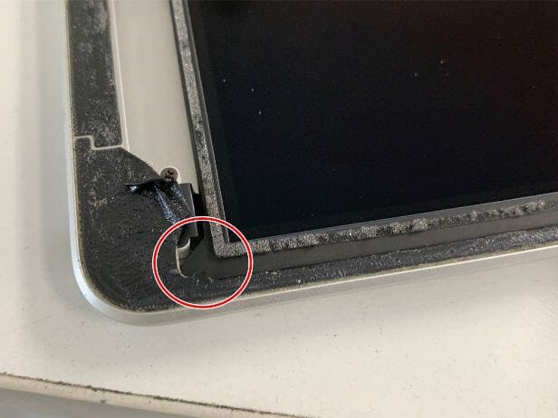 iPad第6世代の隠れたネジ