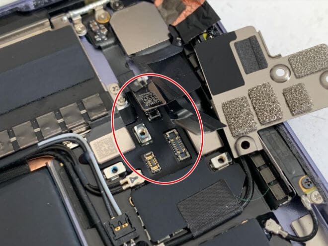 コネクタ類がまだ接続されていないiPad mini(第6世代)