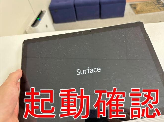 新品のバッテリーの起動確認を行っているSurface Book