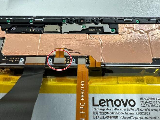 Lenovo Tab P11Proのバッテリーコネクタ