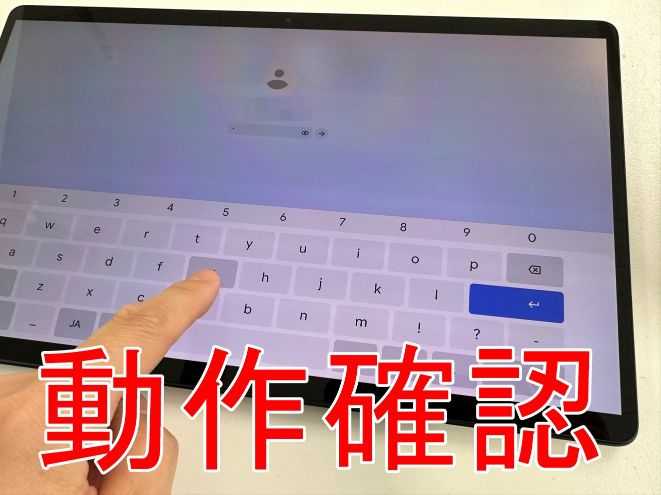 画面のタッチ操作を確認しているLenovo IdeaPad Duet 560 Chromebook