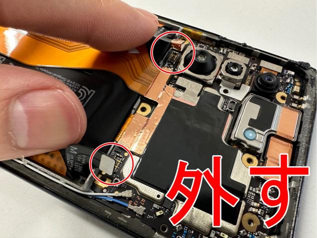 メイン基板からバッテリーコネクタを外した画面交換修理途中のXiaomi 11T Pro