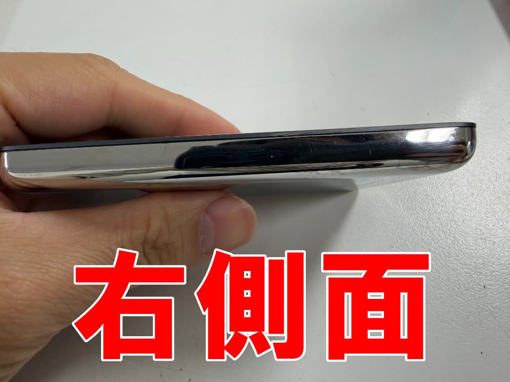 バッテリー交換を終えた後のiPod classicの右側面