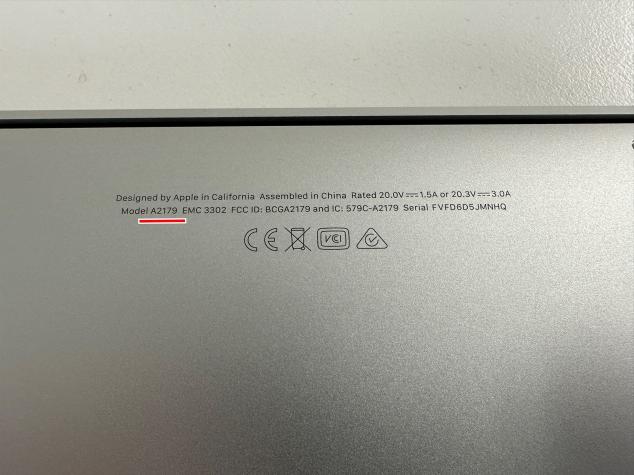 MacBook Air 13インチ 2020年モデルの背面パネルに記載されている型番は「A2179」