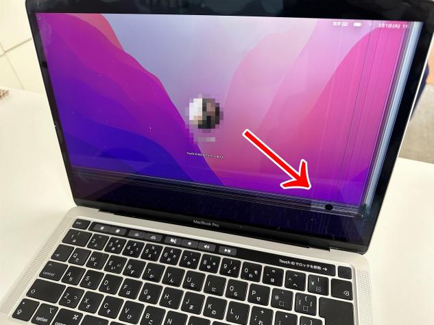 液晶画面が損傷して液漏れや線が入っているMacBook Pro 13インチ 2020年モデル