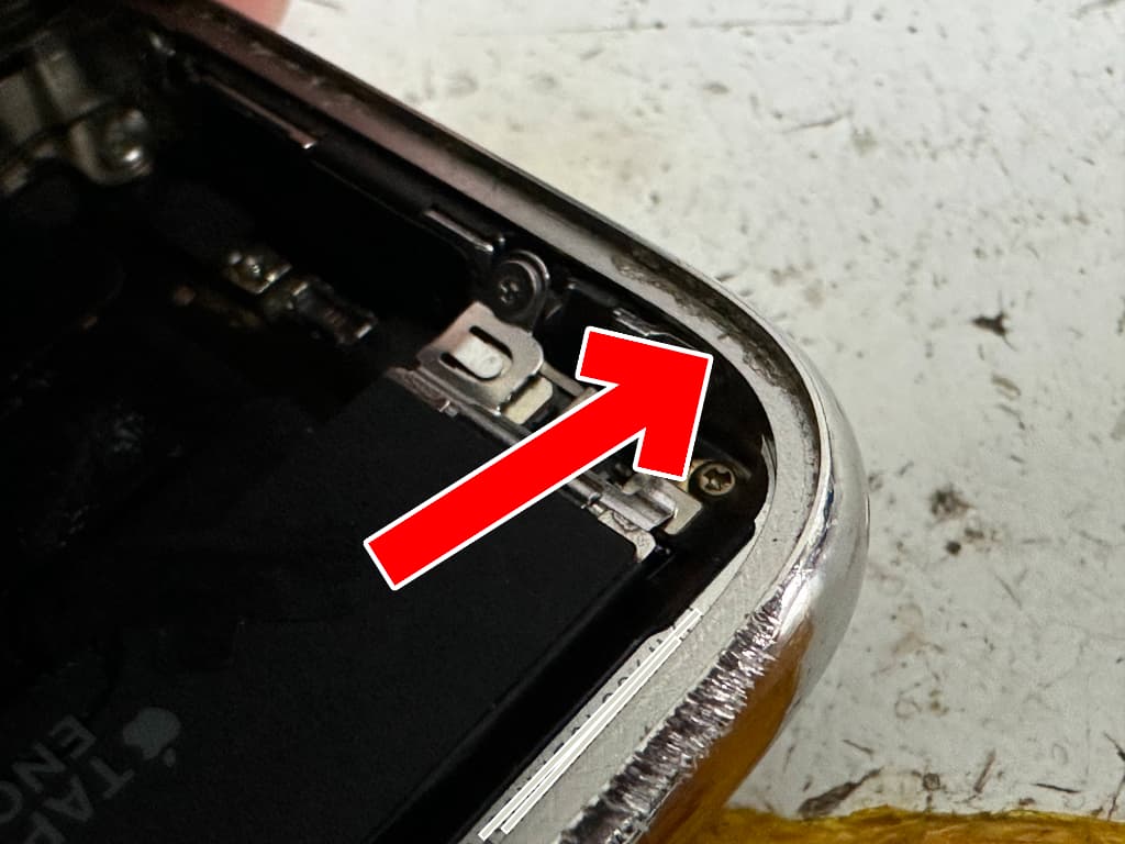 本体フレームに汚れが付着している電池交換後のApple Watch Series4 44mm