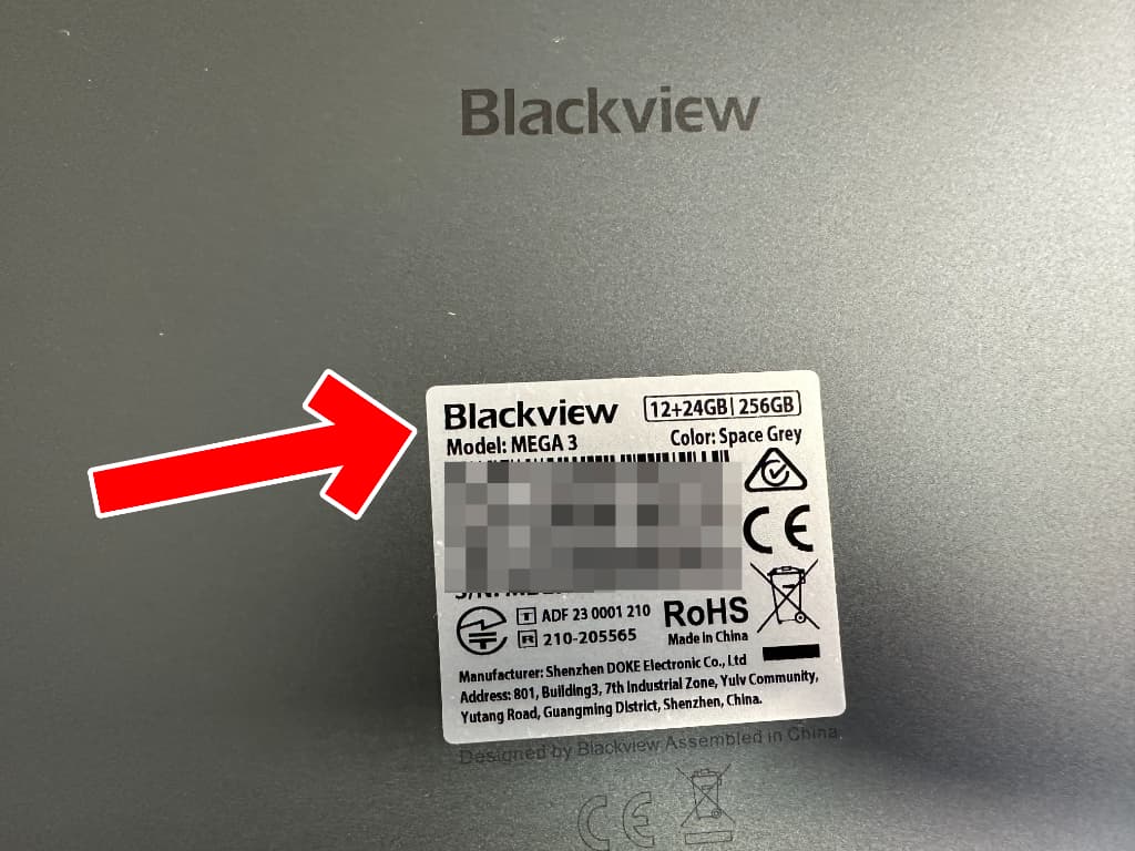 背面パネルに型番が記載されている充電器挿し込み口修理中のBlackview MEGA3