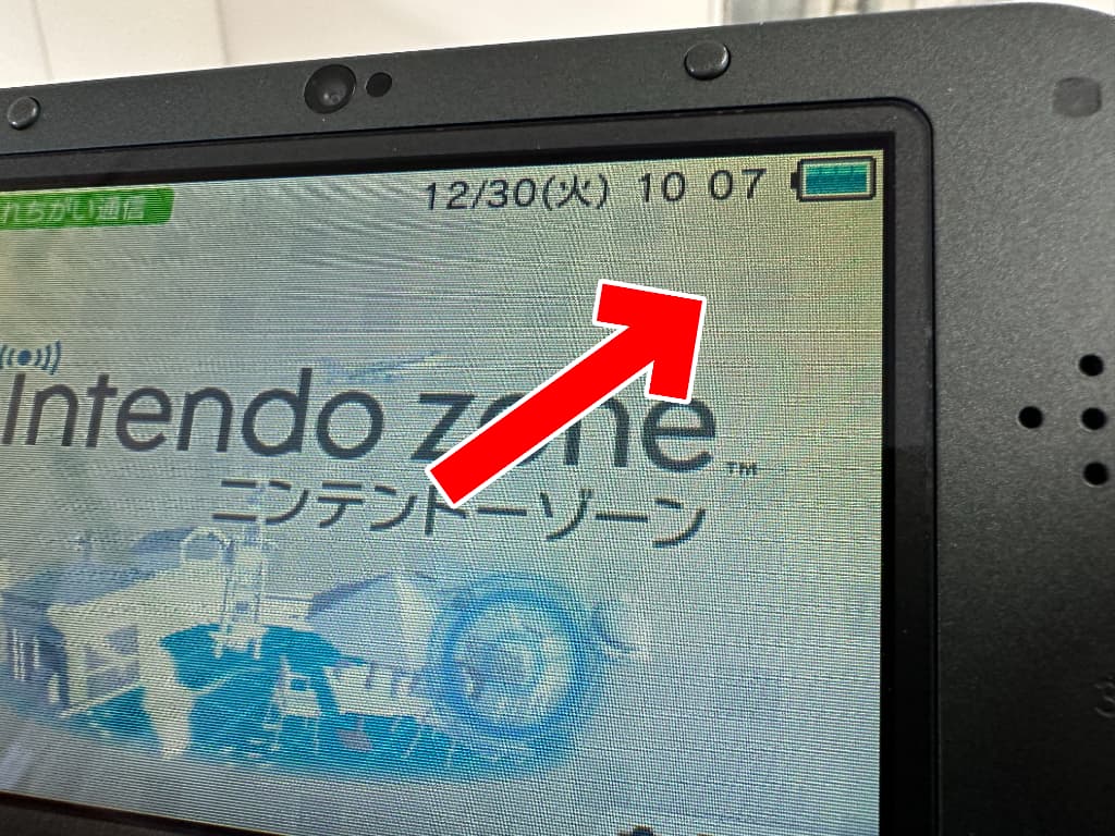 上画面の角が黄ばんでいるNewニンテンドー3DSLL
