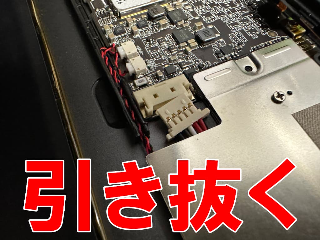 バッテリーコネクタを基板から引き抜いた充電器挿し込み口交換修理中のTECLAST T60