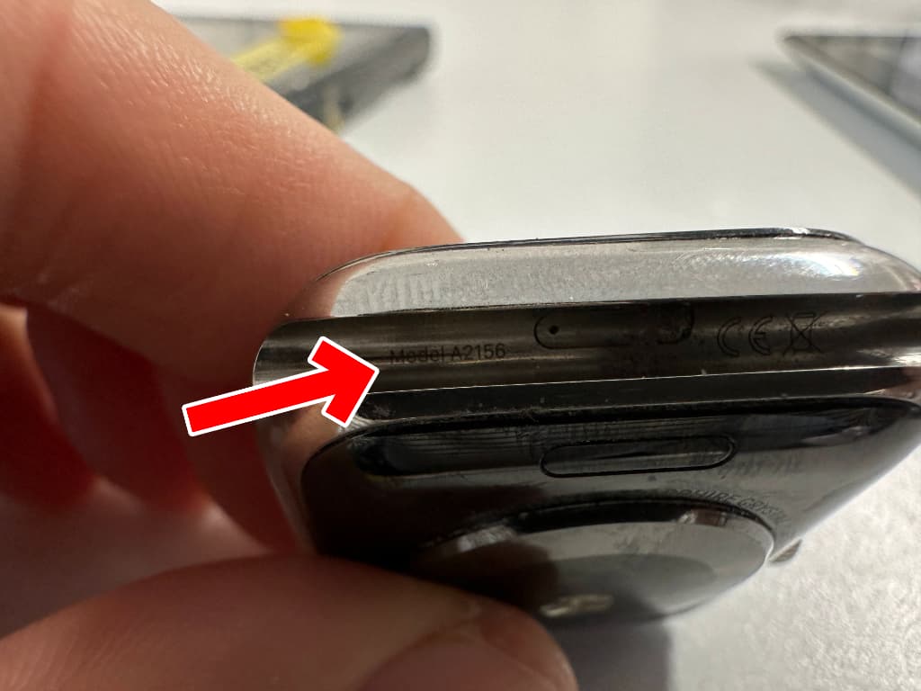 バンド接続部分にモデル「A2156」と記載されている電池交換前のAppleWatchSeries5 40mm