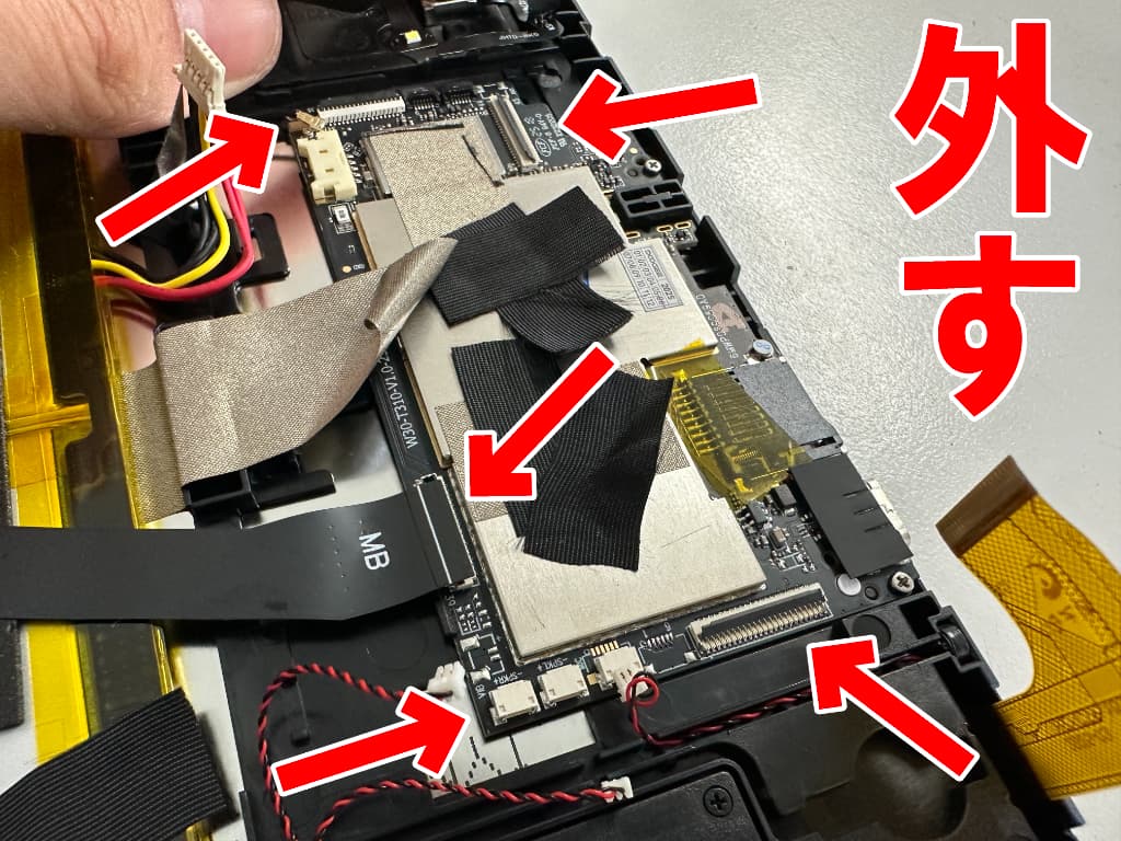 基板に接続されてたケーブル類を引き抜いたType-C USB絨毯端子交換修理中のDOOGEE Tab A9