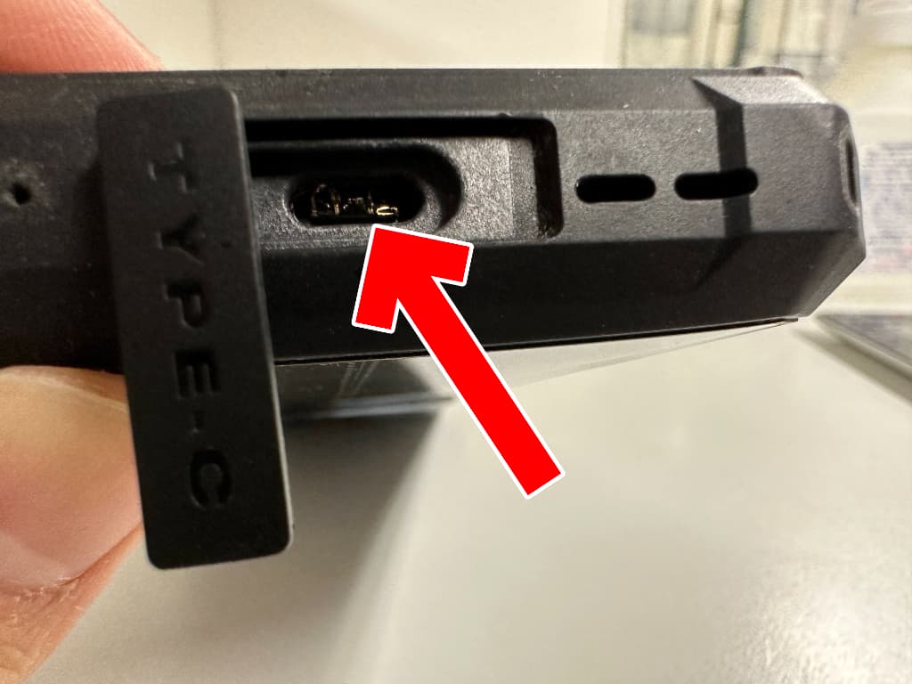 タイプC USB充電端子が破損して充電不可のF109