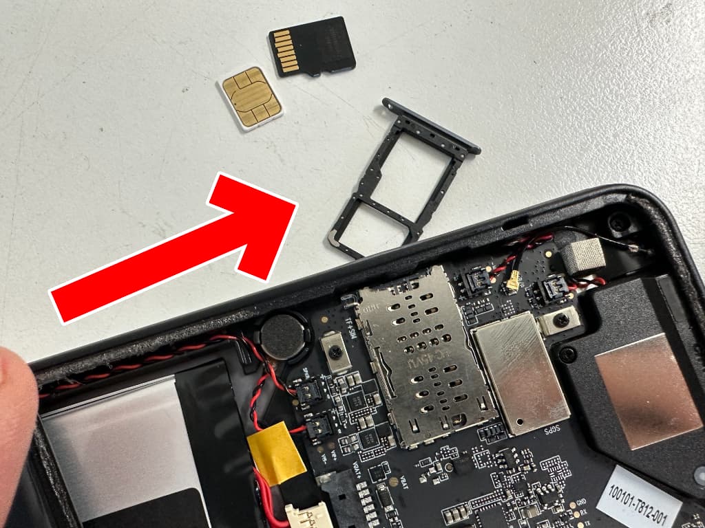 詰まったSIMカードやSDカードを取り出せたiPlay 60 mini Pro