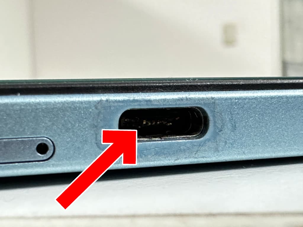 充電ポートが破損して充電できないT60 Plus