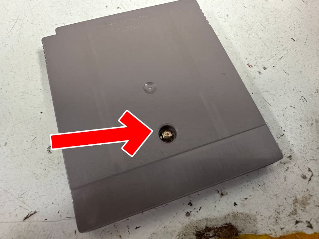 背面に特殊ネジが採用されているポケモン赤