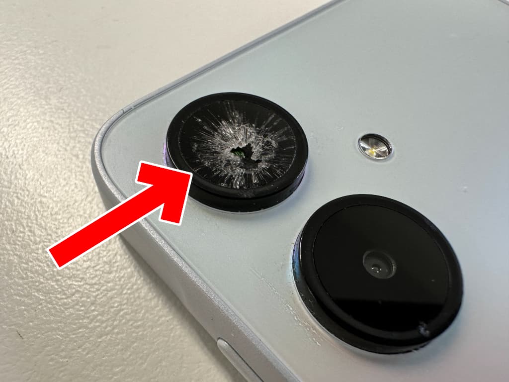 リアカメラレンズが粉々に破損しているGalaxy A25