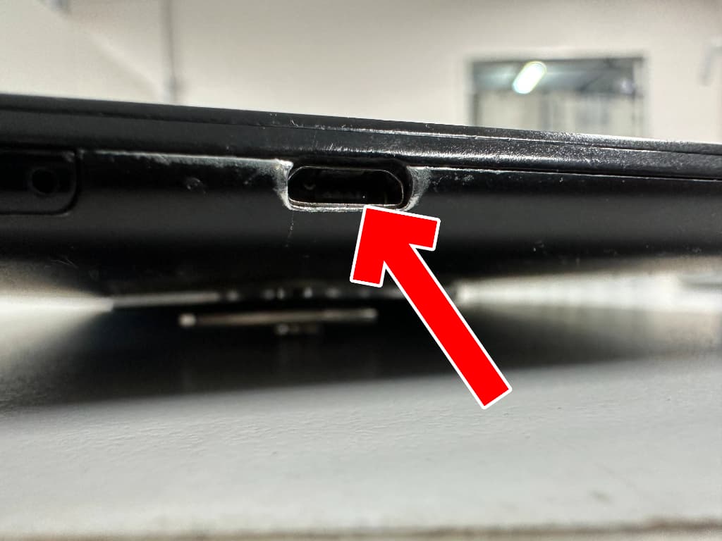 充電口内部の端子が欠けているMediaPad T5