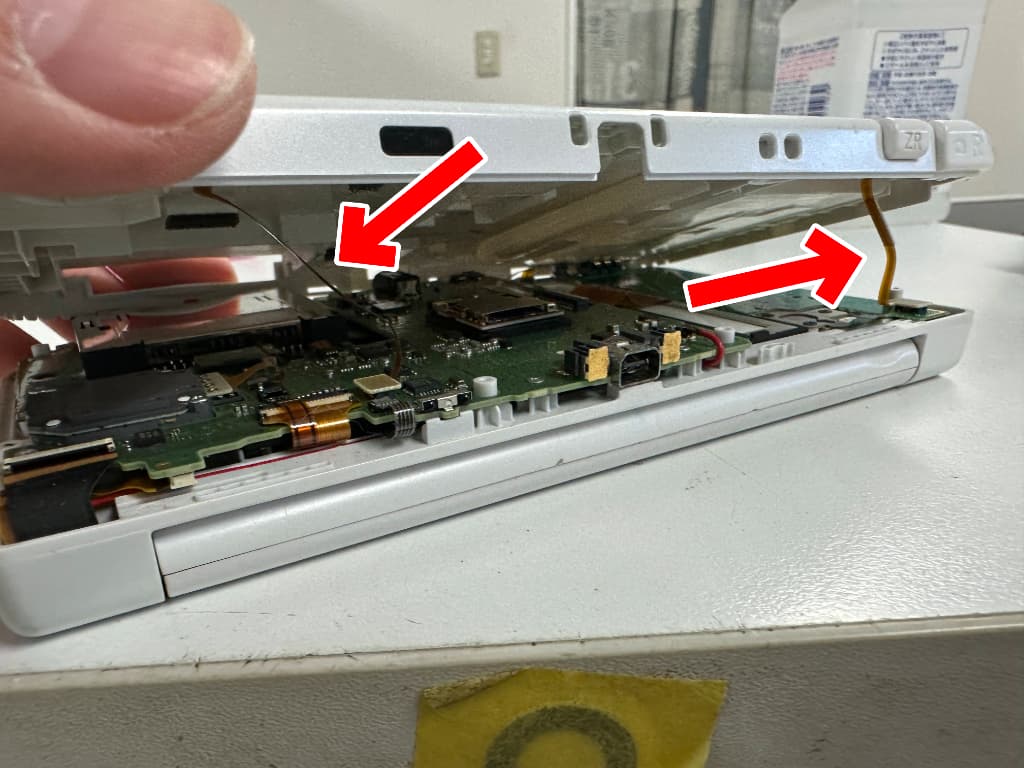 背面パネルにL/Rボタンが付いている断線注意のNew3DSLL